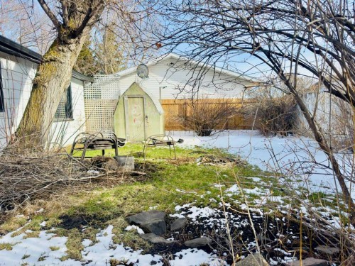 15030 21 Aveunue, Frank, AB - Outdoor