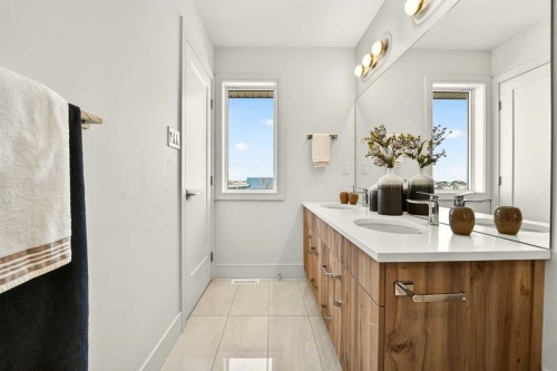 63 Miners Road West, Lethbridge, AB - Indoor Photo Showing Bathroom