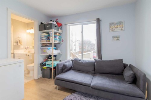 39 Blackfoot Boulevard West, Lethbridge, AB - Indoor Photo Showing Living Room
