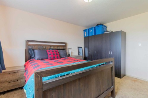 39 Blackfoot Boulevard West, Lethbridge, AB - Indoor Photo Showing Bedroom