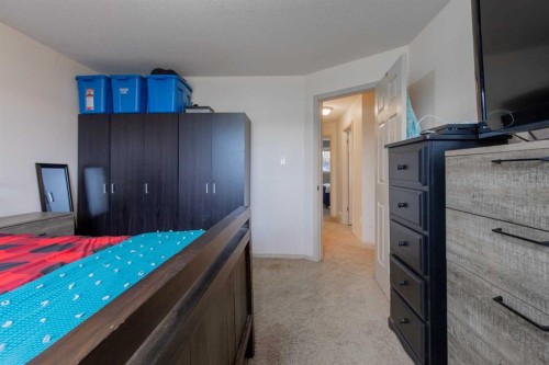 39 Blackfoot Boulevard West, Lethbridge, AB - Indoor Photo Showing Other Room