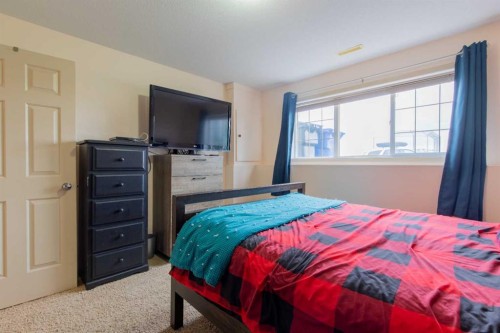 39 Blackfoot Boulevard West, Lethbridge, AB - Indoor Photo Showing Bedroom
