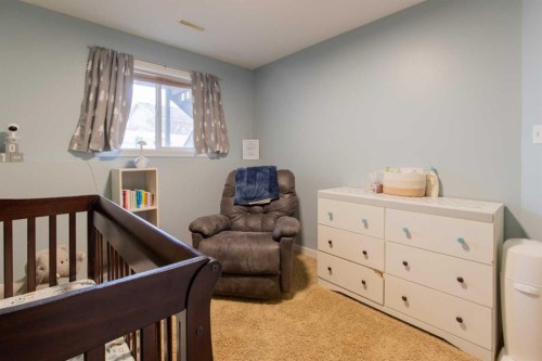 39 Blackfoot Boulevard West, Lethbridge, AB - Indoor Photo Showing Bedroom