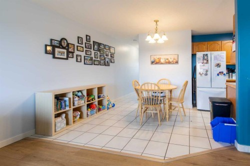 39 Blackfoot Boulevard West, Lethbridge, AB - Indoor Photo Showing Dining Room
