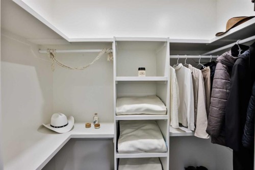 311 S 100 W, Raymond, AB - Indoor With Storage