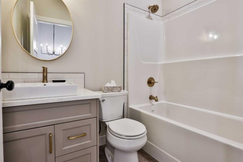 311 S 100 W, Raymond, AB - Indoor Photo Showing Bathroom