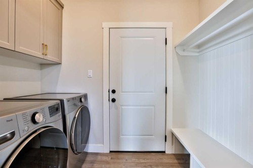 311 S 100 W, Raymond, AB - Indoor Photo Showing Laundry Room