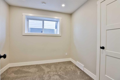 311 S 100 W, Raymond, AB - Indoor Photo Showing Other Room