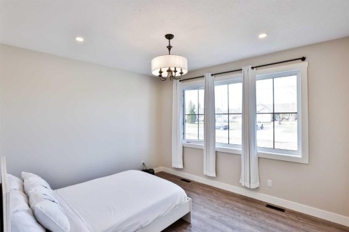 311 S 100 W, Raymond, AB - Indoor Photo Showing Bedroom