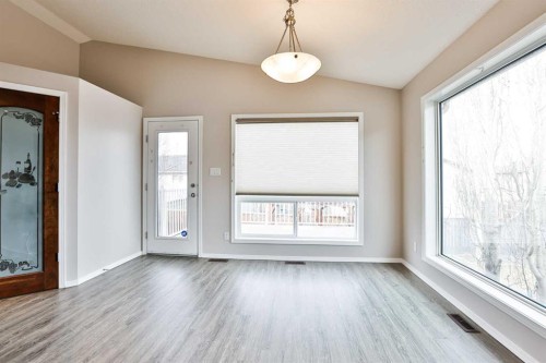 147 Heritage Circle West, Lethbridge, AB - Indoor Photo Showing Other Room