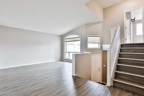 147 Heritage Circle West, Lethbridge, AB - Indoor Photo Showing Other Room