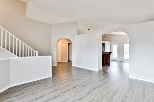 147 Heritage Circle West, Lethbridge, AB - Indoor Photo Showing Other Room