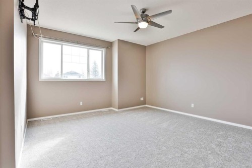 147 Heritage Circle West, Lethbridge, AB - Indoor Photo Showing Other Room