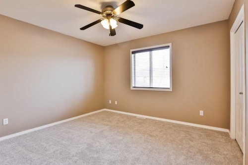 147 Heritage Circle West, Lethbridge, AB - Indoor Photo Showing Other Room