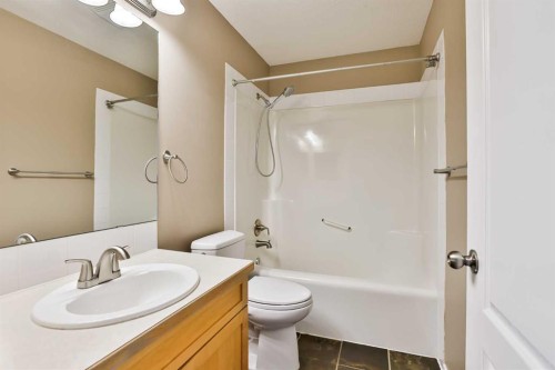 147 Heritage Circle West, Lethbridge, AB - Indoor Photo Showing Bathroom