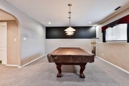 147 Heritage Circle West, Lethbridge, AB - Indoor Photo Showing Other Room