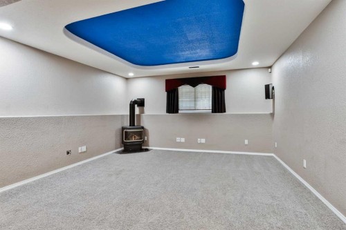 147 Heritage Circle West, Lethbridge, AB - Indoor Photo Showing Other Room