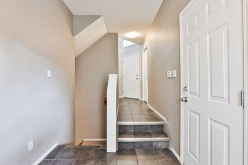 147 Heritage Circle West, Lethbridge, AB - Indoor Photo Showing Other Room