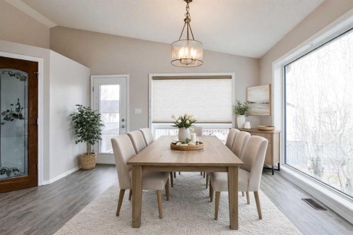 147 Heritage Circle West, Lethbridge, AB - Indoor Photo Showing Dining Room