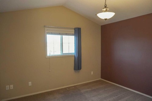 721 Silkstone Close West, Lethbridge, AB - Indoor Photo Showing Other Room