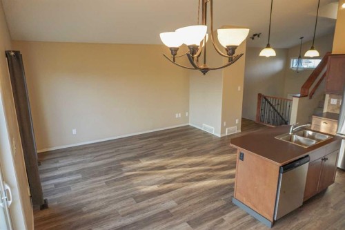 721 Silkstone Close West, Lethbridge, AB - Indoor Photo Showing Other Room