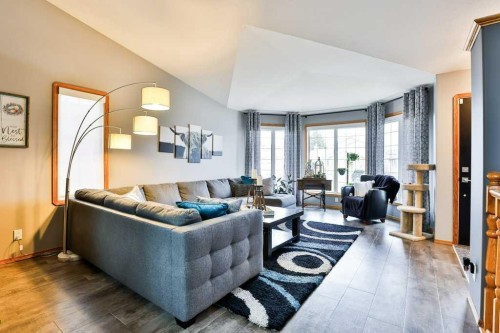 4615 60 Avenue, Taber, AB - Indoor Photo Showing Living Room