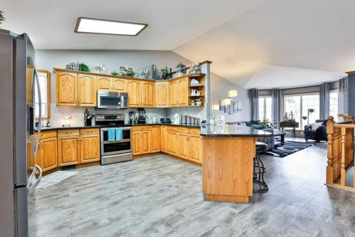 4615 60 Avenue, Taber, AB - Indoor Photo Showing Kitchen