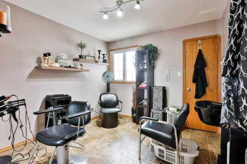 4615 60 Avenue, Taber, AB - Indoor Photo Showing Other Room