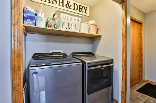 4615 60 Avenue, Taber, AB - Indoor Photo Showing Laundry Room