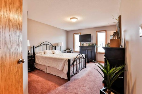 4615 60 Avenue, Taber, AB - Indoor Photo Showing Bedroom