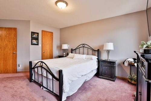 4615 60 Avenue, Taber, AB - Indoor Photo Showing Bedroom