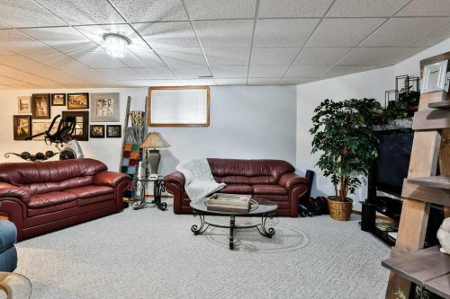 4615 60 Avenue, Taber, AB - Indoor