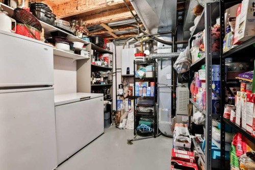 4615 60 Avenue, Taber, AB - Indoor Photo Showing Basement