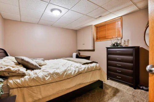 4615 60 Avenue, Taber, AB - Indoor Photo Showing Bedroom
