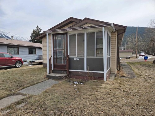 11702 21St Avenue, Blairmore, AB - Outdoor