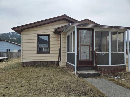 11702 21St Avenue, Blairmore, AB - Outdoor
