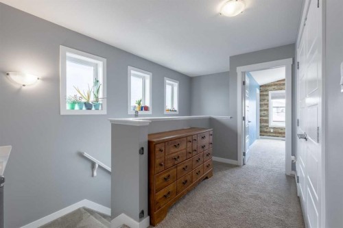 539 Moonlight Lane West, Lethbridge, AB - Indoor Photo Showing Other Room