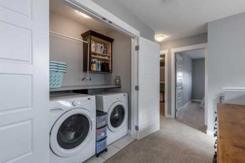 539 Moonlight Lane West, Lethbridge, AB - Indoor Photo Showing Laundry Room