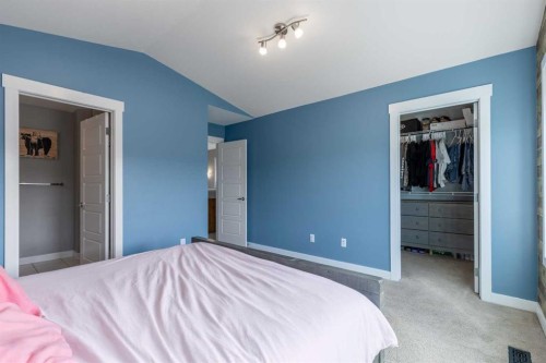 539 Moonlight Lane West, Lethbridge, AB - Indoor Photo Showing Bedroom