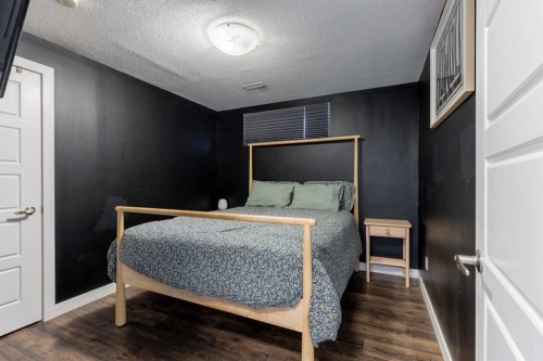 539 Moonlight Lane West, Lethbridge, AB - Indoor Photo Showing Bedroom