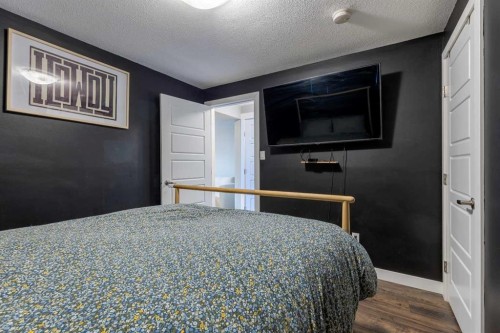 539 Moonlight Lane West, Lethbridge, AB - Indoor Photo Showing Bedroom