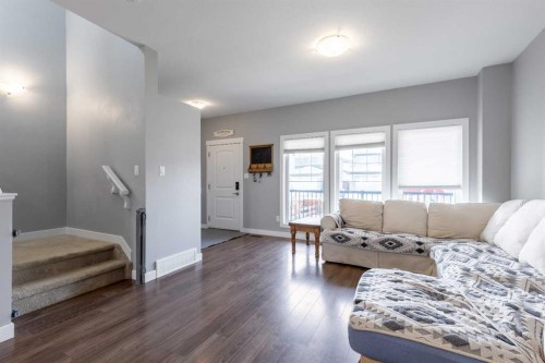 539 Moonlight Lane West, Lethbridge, AB - Indoor Photo Showing Living Room