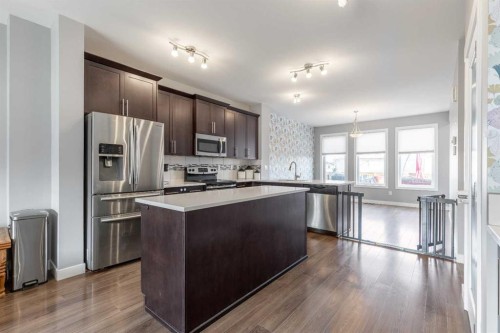 539 Moonlight Lane West, Lethbridge, AB - Indoor Photo Showing Kitchen With Upgraded Kitchen