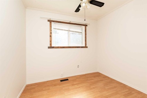 217 50 Avenue, Coalhurst, AB - Indoor Photo Showing Other Room