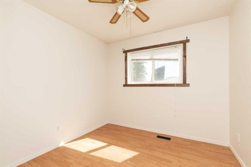 217 50 Avenue, Coalhurst, AB - Indoor Photo Showing Other Room