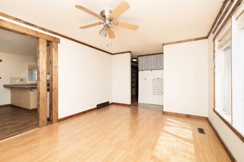 217 50 Avenue, Coalhurst, AB - Indoor Photo Showing Other Room