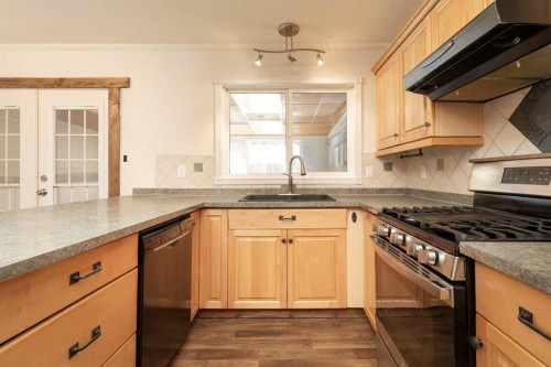 217 50 Avenue, Coalhurst, AB - Indoor Photo Showing Kitchen