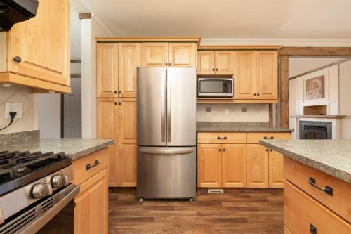 217 50 Avenue, Coalhurst, AB - Indoor Photo Showing Kitchen