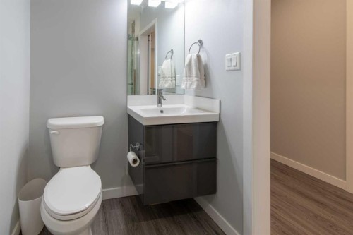 5-418 Highlands Boulevard West, Lethbridge, AB - Indoor Photo Showing Bathroom