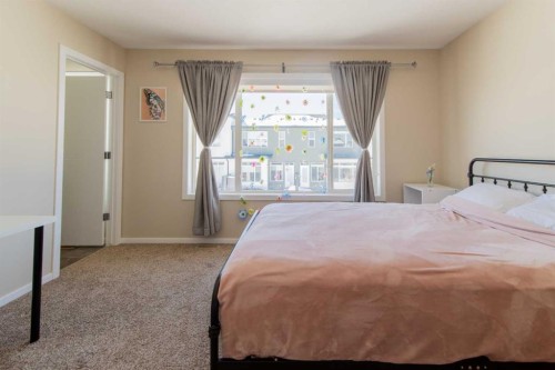 5-418 Highlands Boulevard West, Lethbridge, AB - Indoor Photo Showing Bedroom
